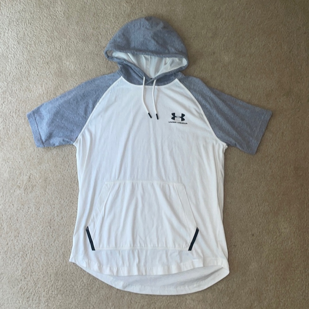Under armour short sleeve top with hood (Size: Medium)